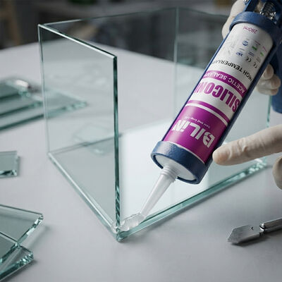 Qualität Hochviskoser, säurehärtender Silikonklebstoff, Anti-Aging-Glasdichtstoff für Glashandwerk und Verglasungsarbeiten im Innenbereich Fabrik